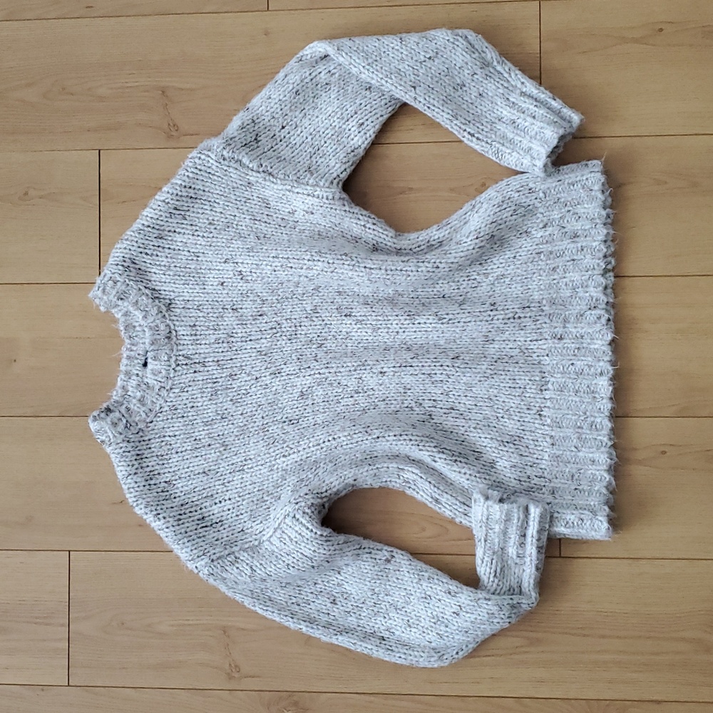 Icône Cream Knit Sweater – Metallic Thread Detail